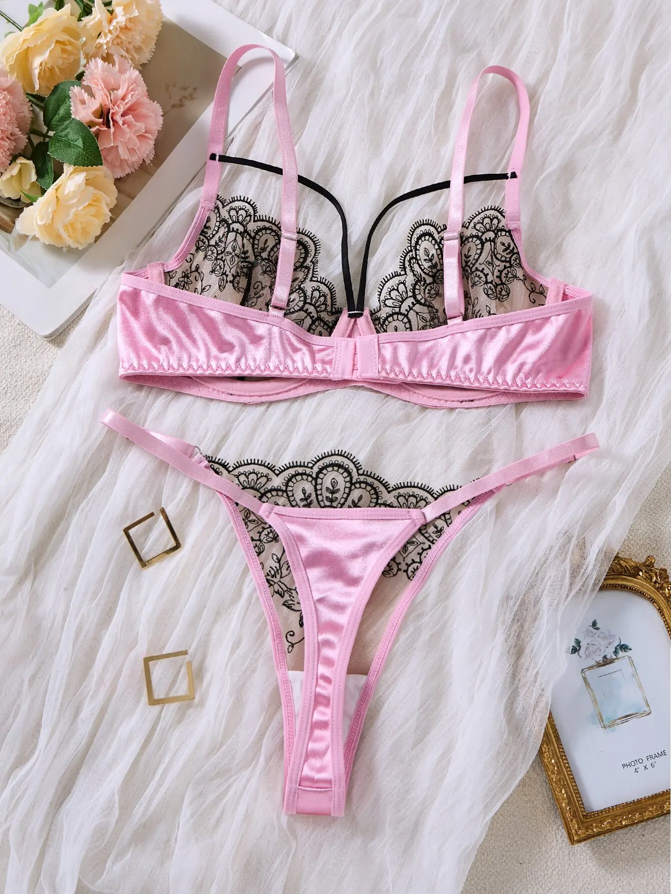 Ensemble de lingerie contrasta - Sheer Mesh Bra avis et prix