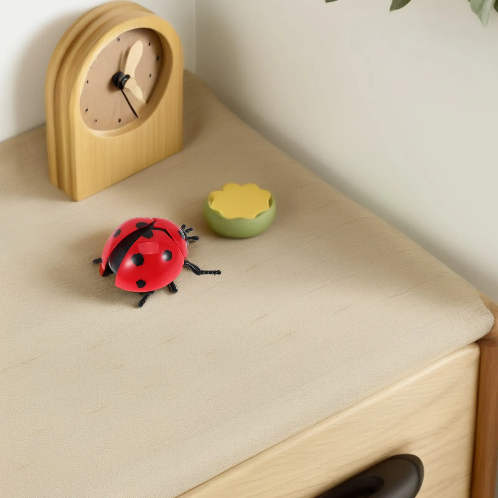 Simulation Ladybug Wind Up Interactive Cognitive Play Shaking Head Tail Plastic Design Party Favor Fun Plaything