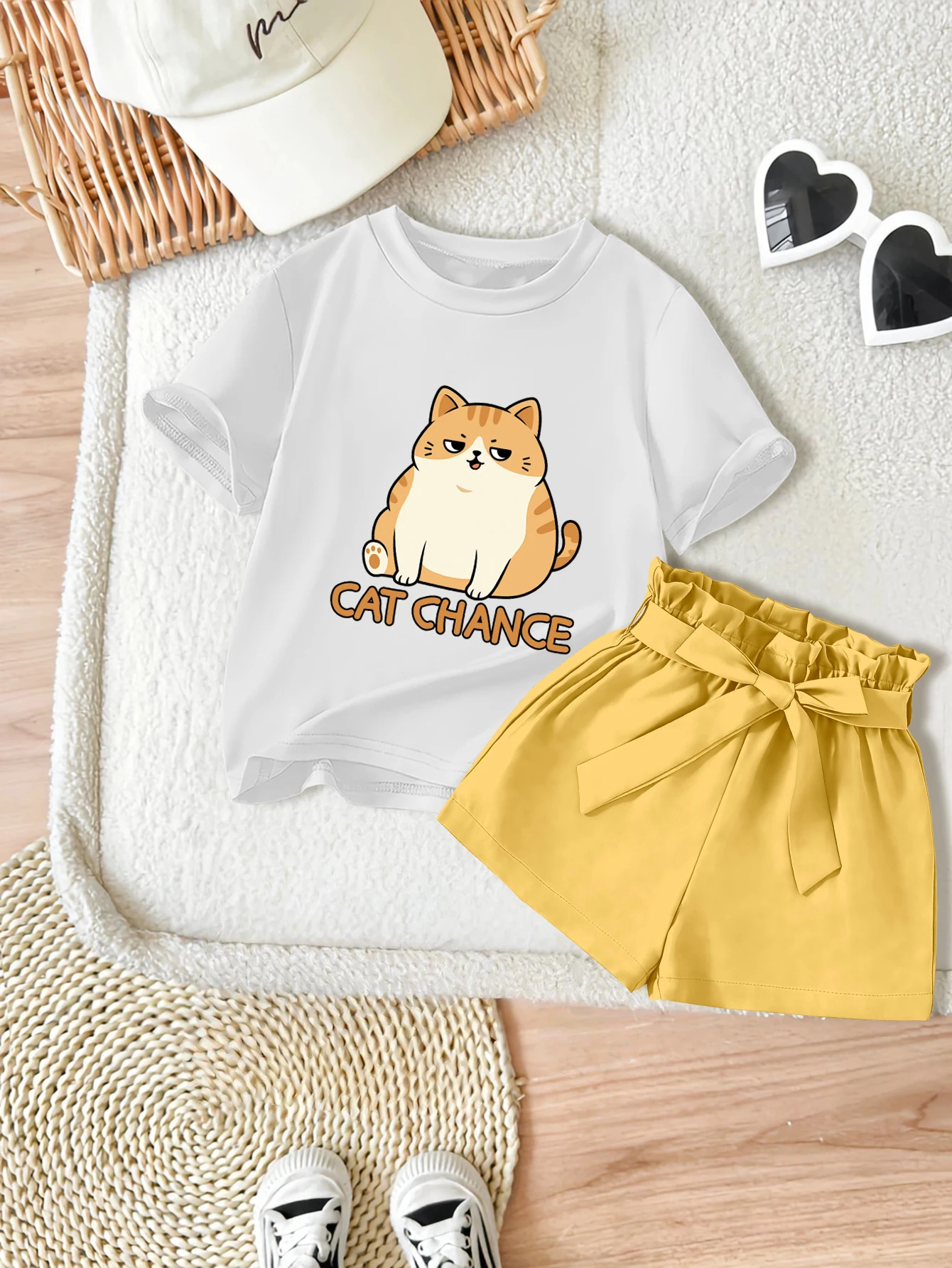 

2 предмета: милый летний комплект для девочек: футболка и тканые шорты с бантом, большой оранжевый кот с принтом