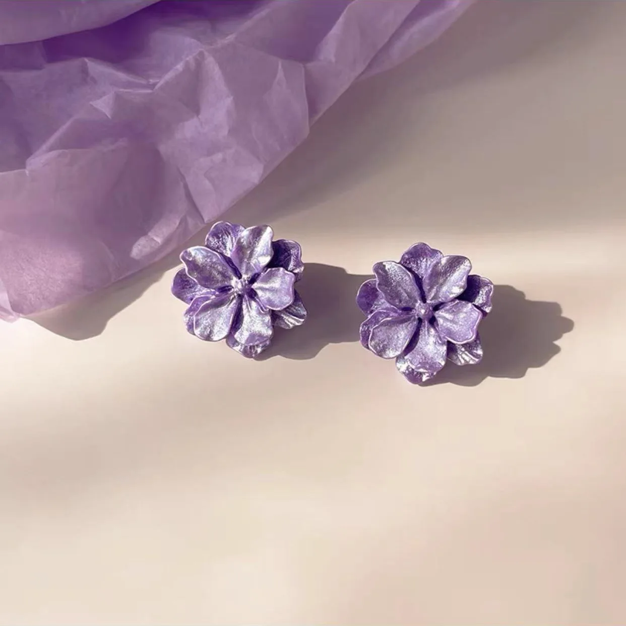 Lovely Big Purple White Color Flower Fake Earrings for Women Dazling Flower Ear Clips Bridal Wedding Party Jewelry Brincos Gift