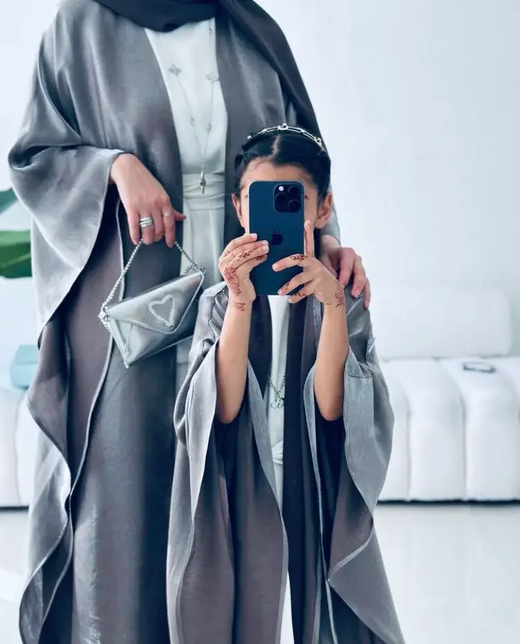 

2024 Muslim Kids Girls Women Clothing Abayas Dress Set Arab Ramandan Eid Kebaya Open Modest Festival Abaya Dubai Kaftan Jalabiya