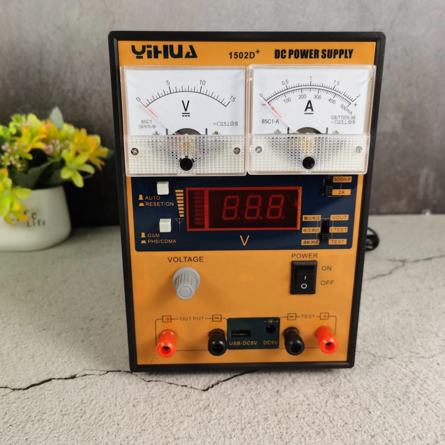 

Laboratory power supply YIHUA 1502D+ 15V 2A Adjustable DC Power Supply Regulated LCD Voltage Current Display Adjust