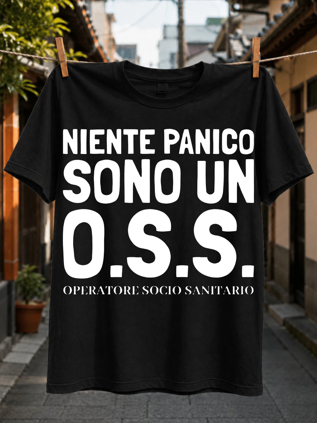Niente Panico Sono Un O S SBold Italian Operatore Socio Sanitario Healthcare Worker Typography Tee  Unisex All T-Shirt