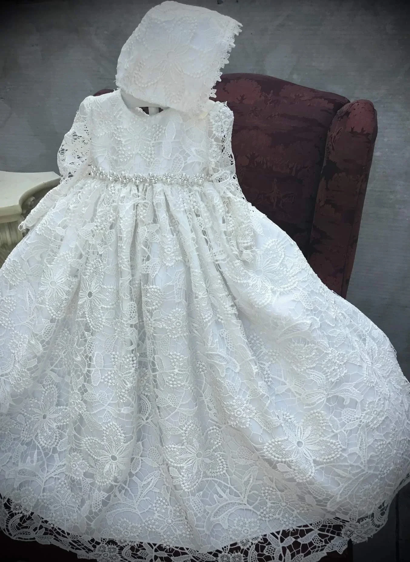 

Charming A Line Christening Gowns Lace Appliques First Communion Dresses Vintage Long Sleeves Beads Toddler Baby Baptism Dresses