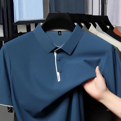 Polo de manga corta para hombre de gama alta seda helada fresco cómodo marca de moda simple color sólido novedad de verano camiseta informal con solapa