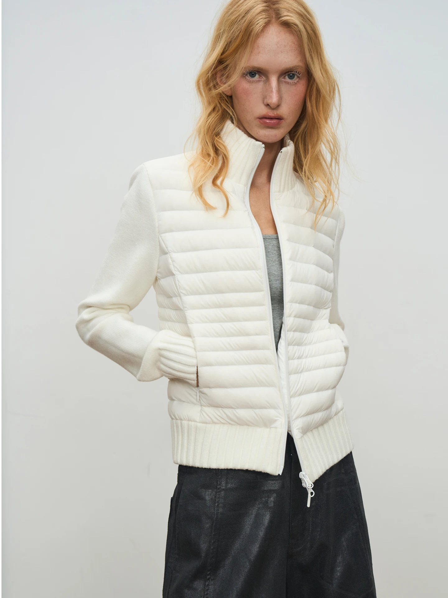 

Утепленная куртка TakeCare с высоким воротником, вязаными вставками и горизонтальной стежкой, повседневная, теплая, комфортная, укороченная