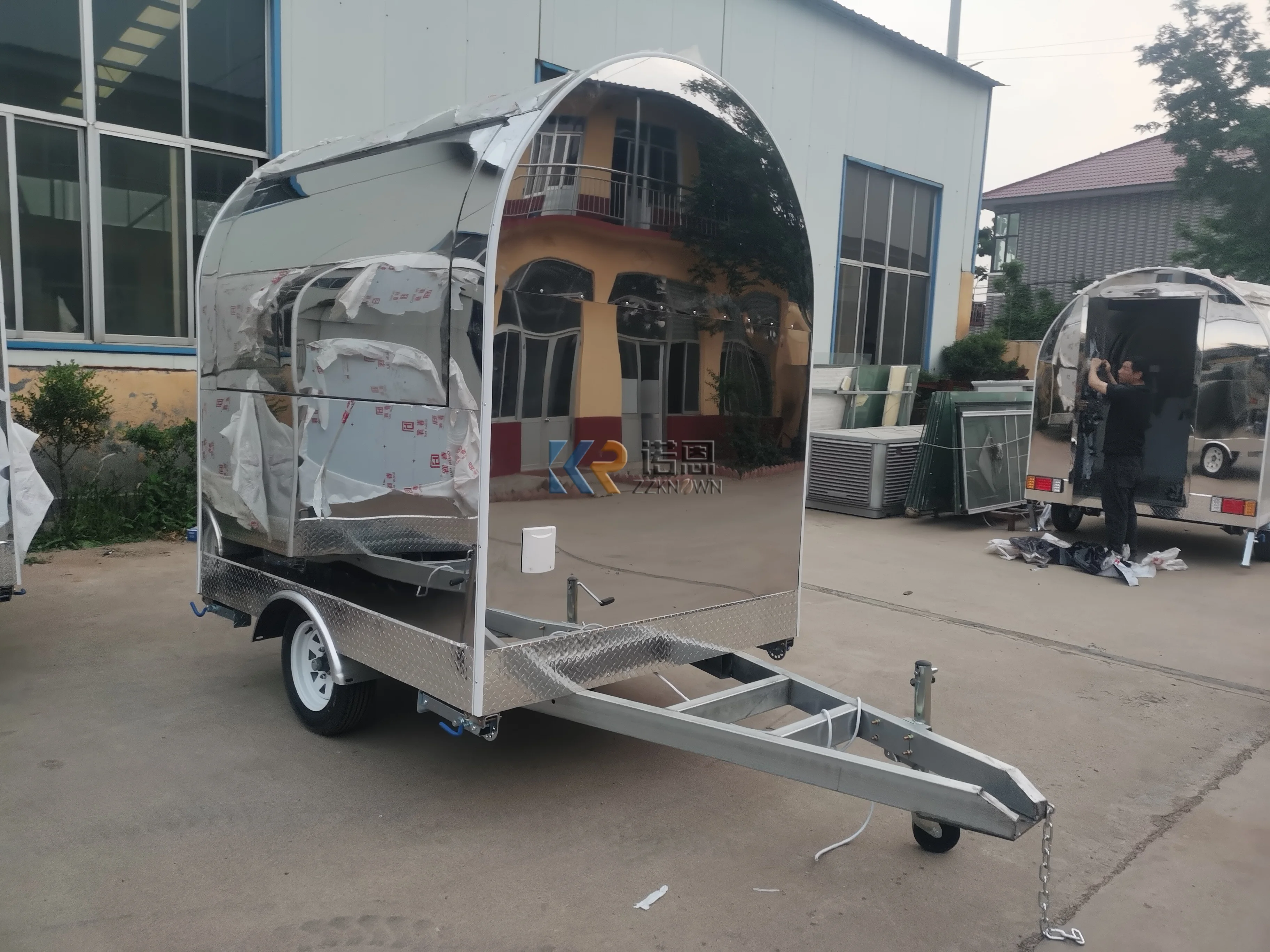 Edelstahl-Lebensmittelanhänger, voll ausgestatteter Bubble Tea Waffle Pizza Coffee Bar Fried Chicken Soft Serve Ice Cream Cart