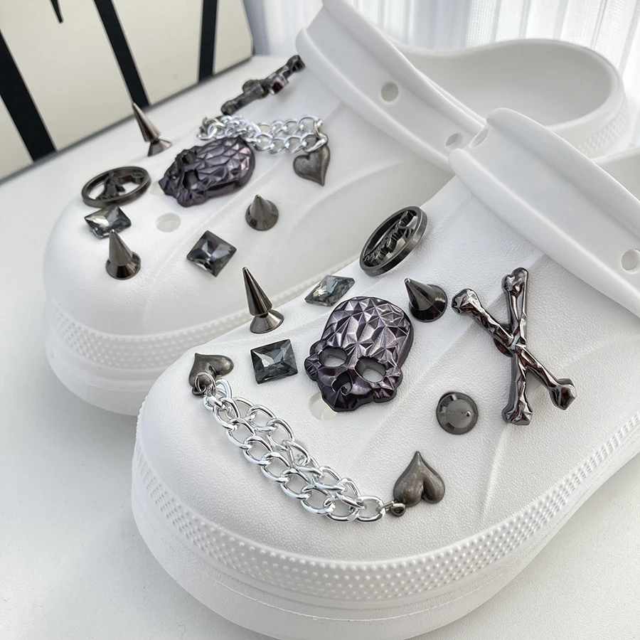 18 قطعة دلايات الجمجمة مع سلسلة المسامير الشرير مدبب أشار تو ABS الأحذية الديكور دبابيس اكسسوارات مناسبة ل قباقيب كروكس #4