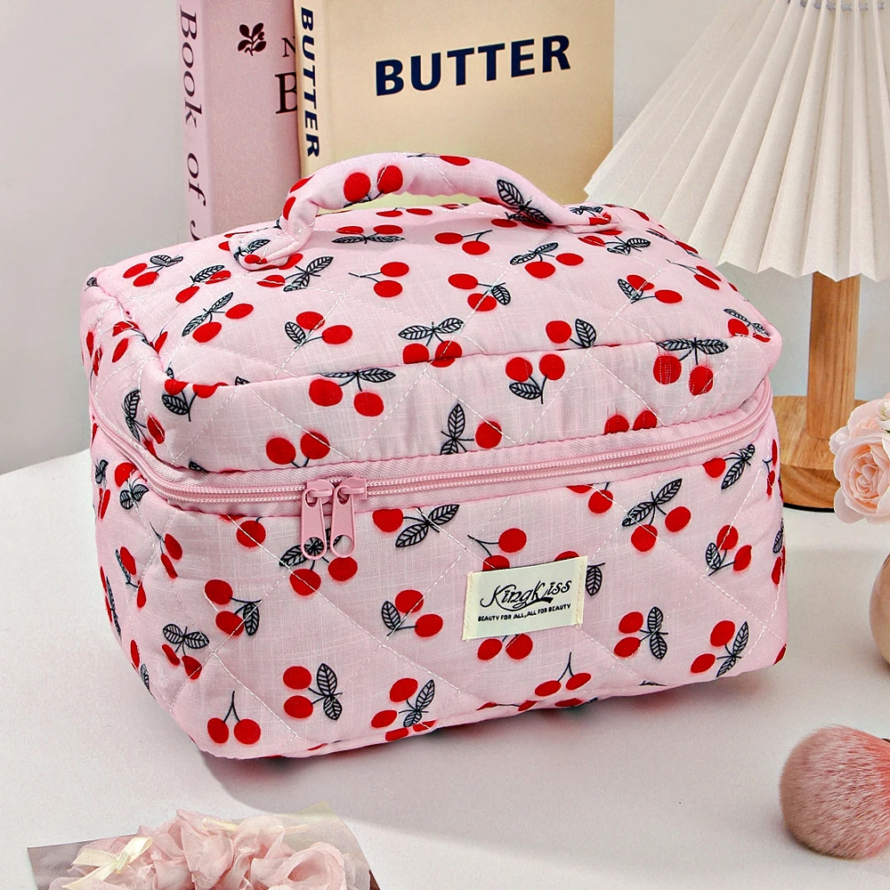 Make-up-Tasche mit rosa Hintergrund und roten Kirschmotiven – mit ausziehbarem Reißverschluss, große Kapazität, ideal für Reisen, exklusiv für Damen, weißes Innenfutter aus Polyester, niedlich und tragbar, geeignet für Studenten, Krankenschwestern, Büroangestellte und andere Personengruppen, lässige Make-up-Tasche mit Kirschmotiv. – Detail 5