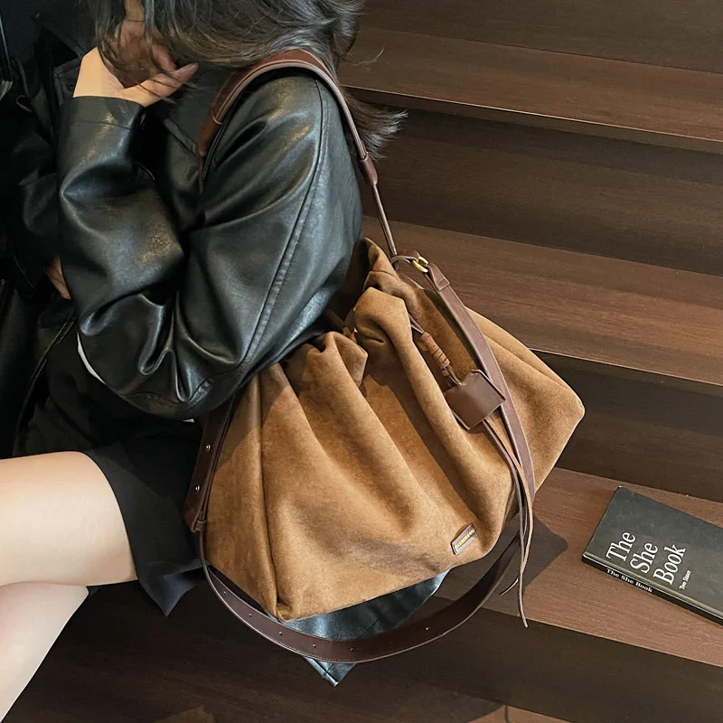 

Luxury Vintage-Style Underarm Bag for Women 2025 New Arrival Chic Shoulder Tote Bag Large Capacity Crossbody Bags