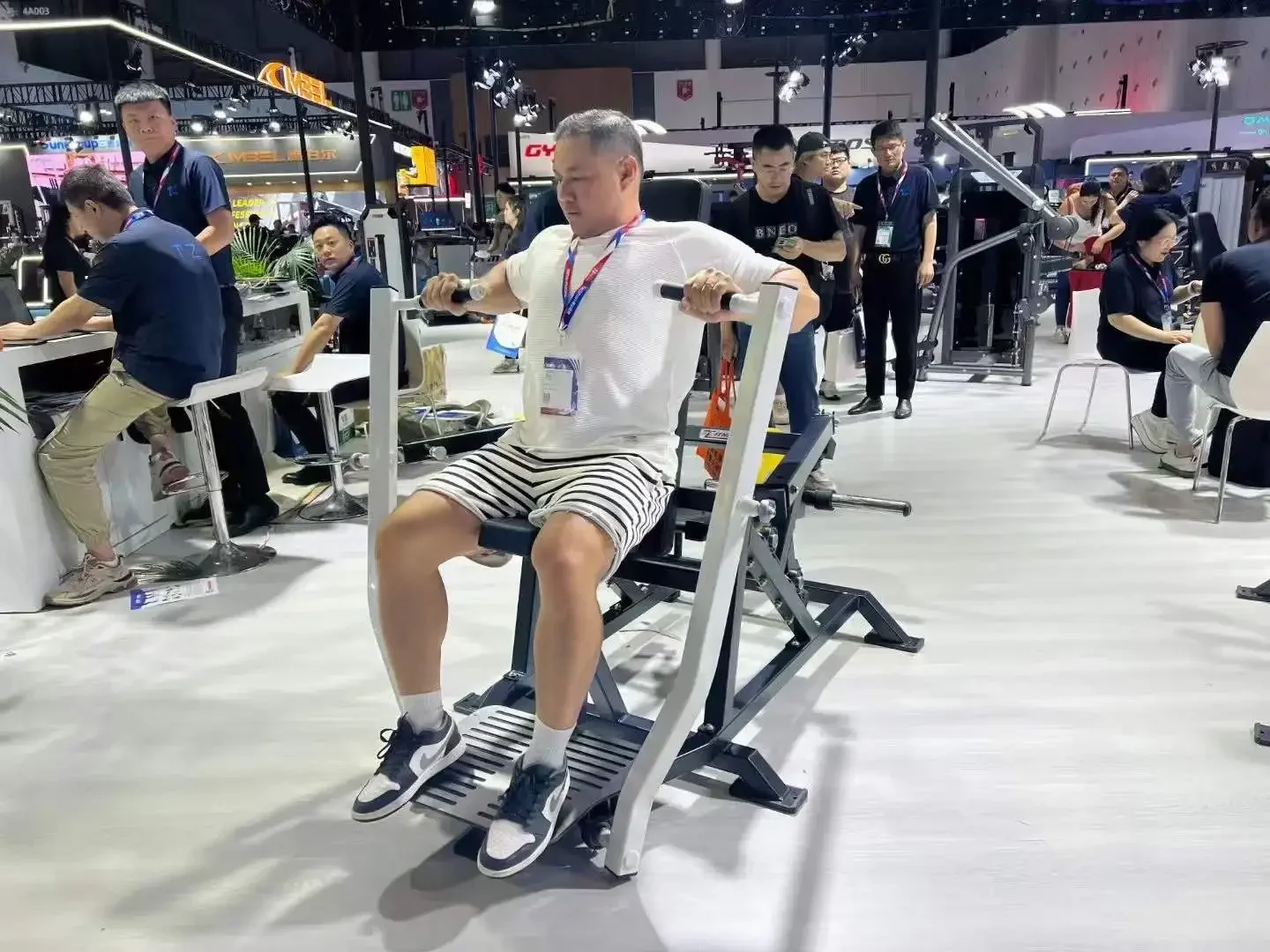 New Design Fitness Expert Recommended GF-001 Chest Press Machine, Full-Body Workout Tool At Great Price