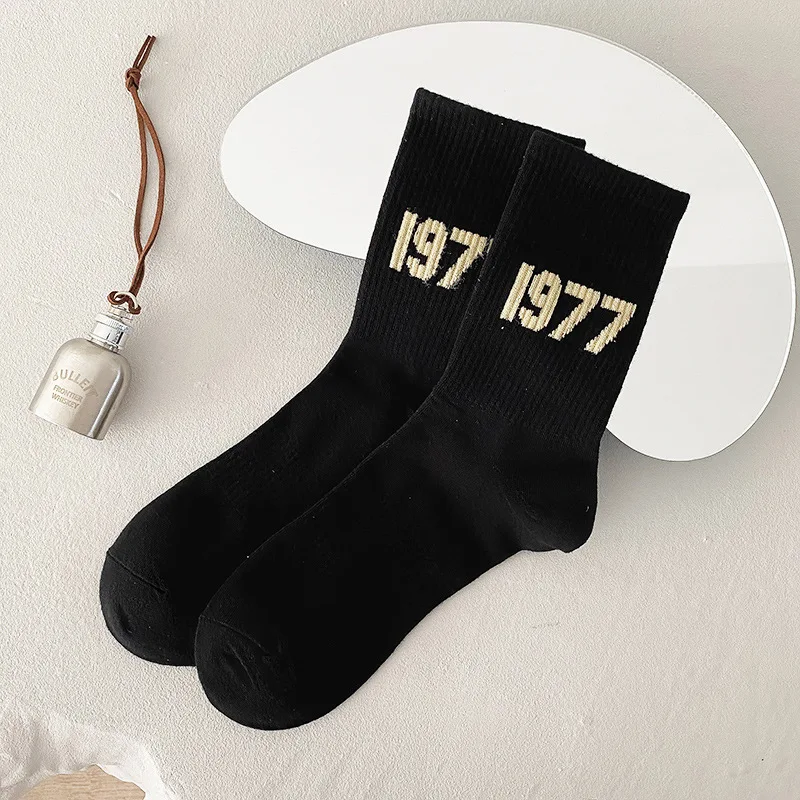 Cotton Socks 1977 Fashion Unisex Male Comfort Sports Sock Spring Solid Color Casual Women Socks Number Sox 2024 New