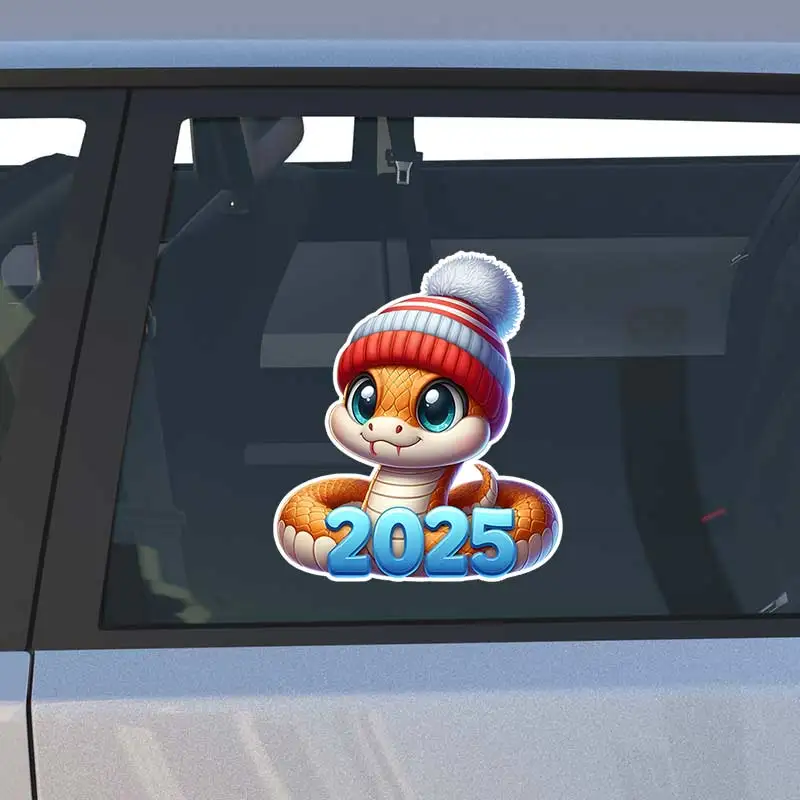 Qute الأفعى عيد الميلاد 2025 سيارة ملصق ملصق حائط من الفينيل مقاوم للماء النافذة الخلفية دراجة نارية شاحنة مصد السيارة شاحنة الكمبيوتر المحمول الديكور SH707