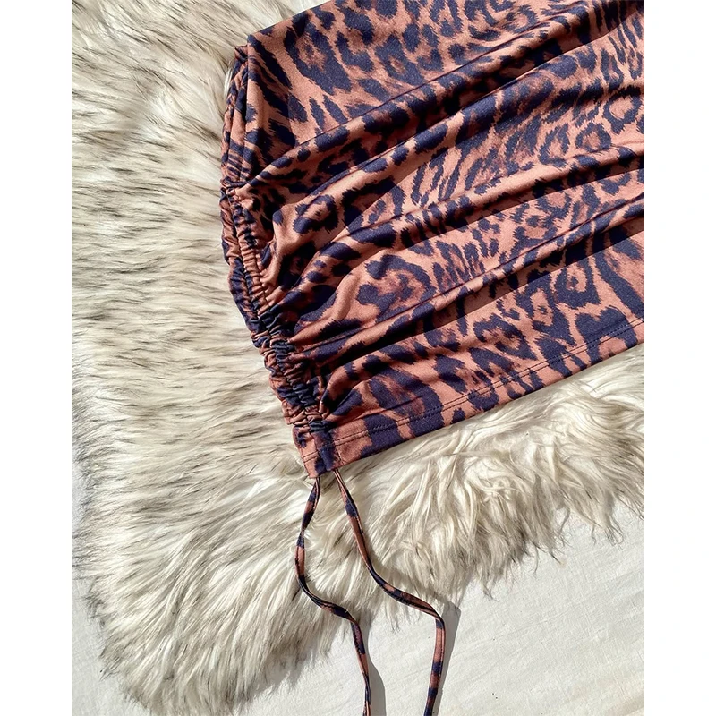 Abito sexy femminile in 2 pezzi Abito estivo con stampa leopardata Top con bretelle con lacci + gonna a fianchi Abito con gonna attillata Costume da discoteca