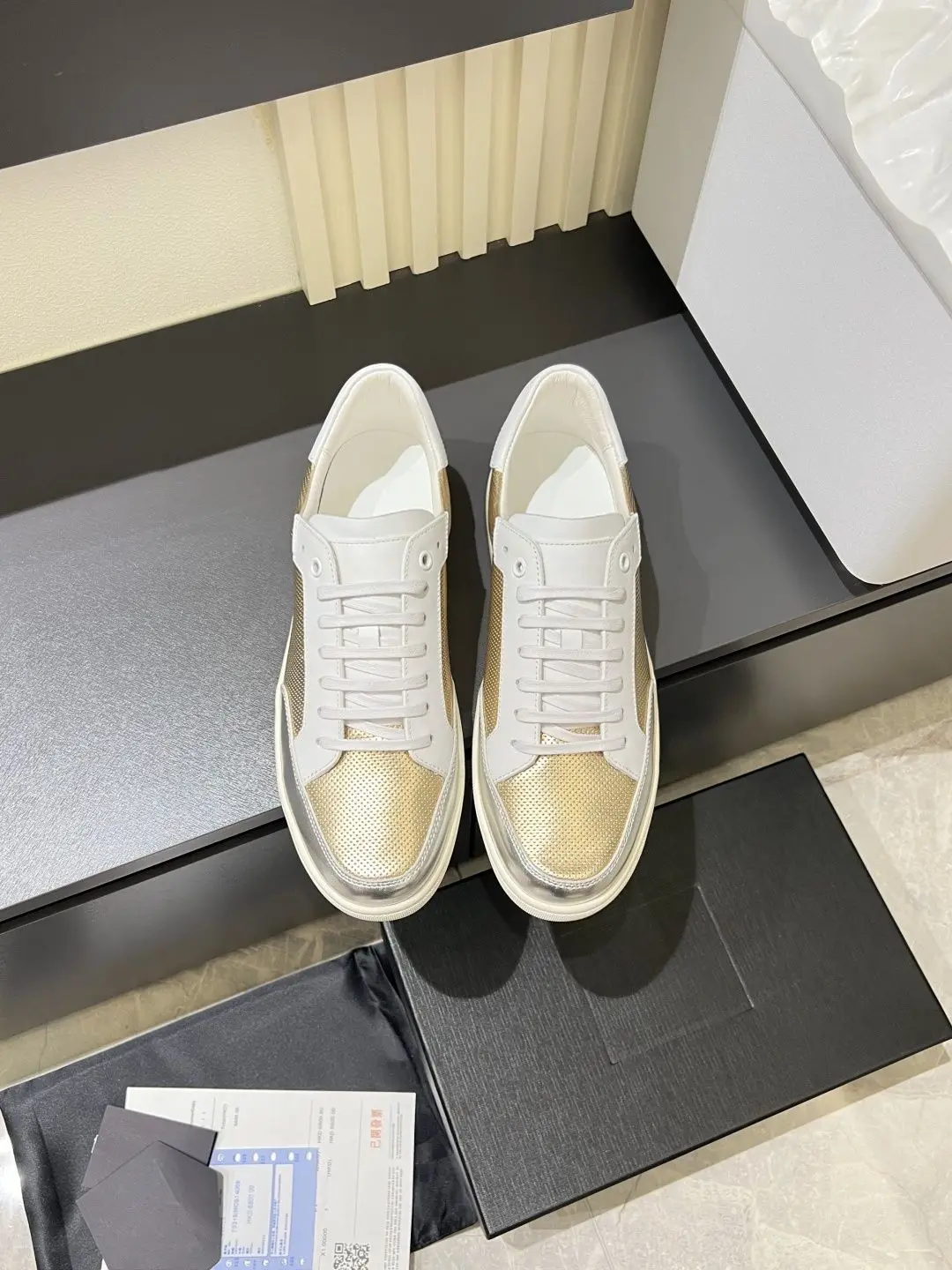 Unisex White Gold Color Block Metallic Perforated Leather Low Top Sneakers Shiny Breathable Casual Shoes Flat Trend Street Skate Footwear for Men Women