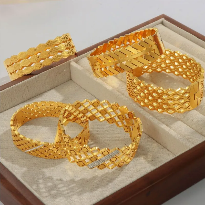 Nivora Hollow Wide Round Bangles For Women 316L Stainless Steel Rhinestone Large Women Wristband Bracelets Dubai Wedding Jewelry