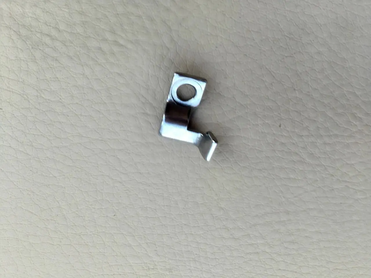 1PCS Pegasus M700 Three-Wire/4-Wire/Five-Wire Hemming Machine Locking Machine Needle Guard Industrial Sewing Accessories