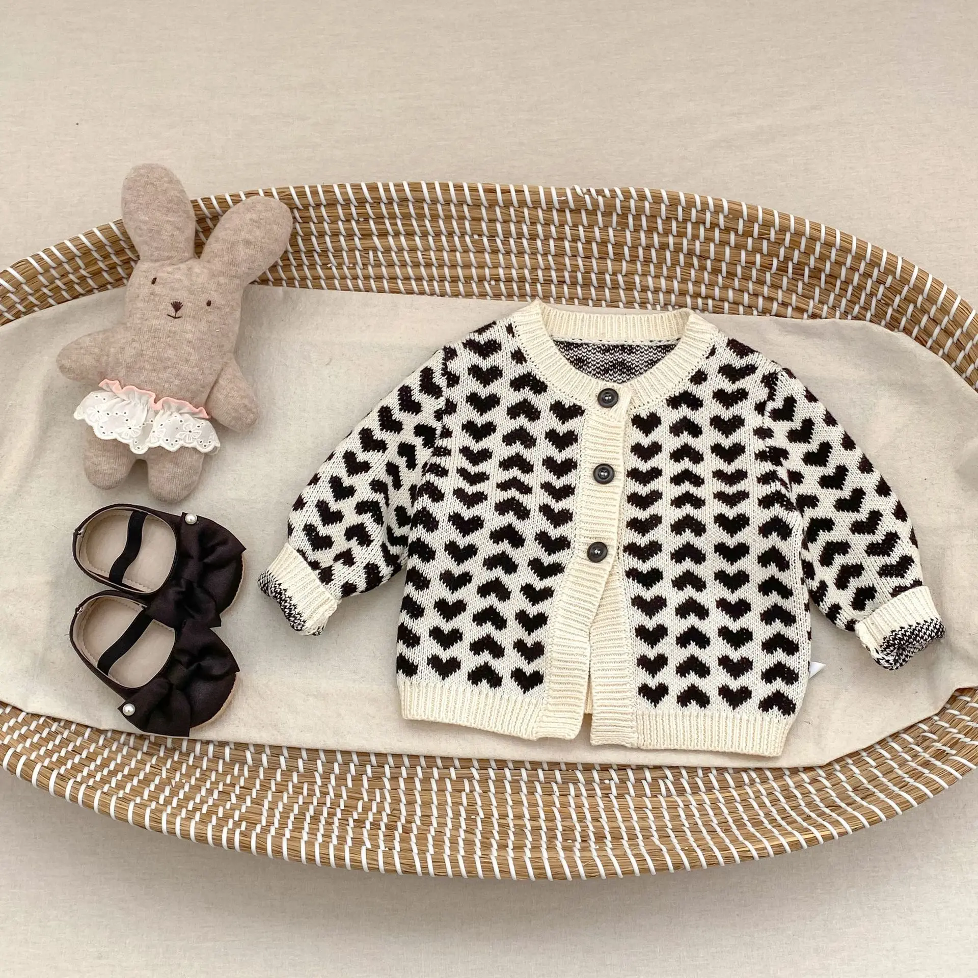 0-3Y Baby Girls Sweater Cardigans 2026 Spring New Heart-shaped Jacquard Baby Knitted Coat O-Neck Comfortable Kids Out Sweater