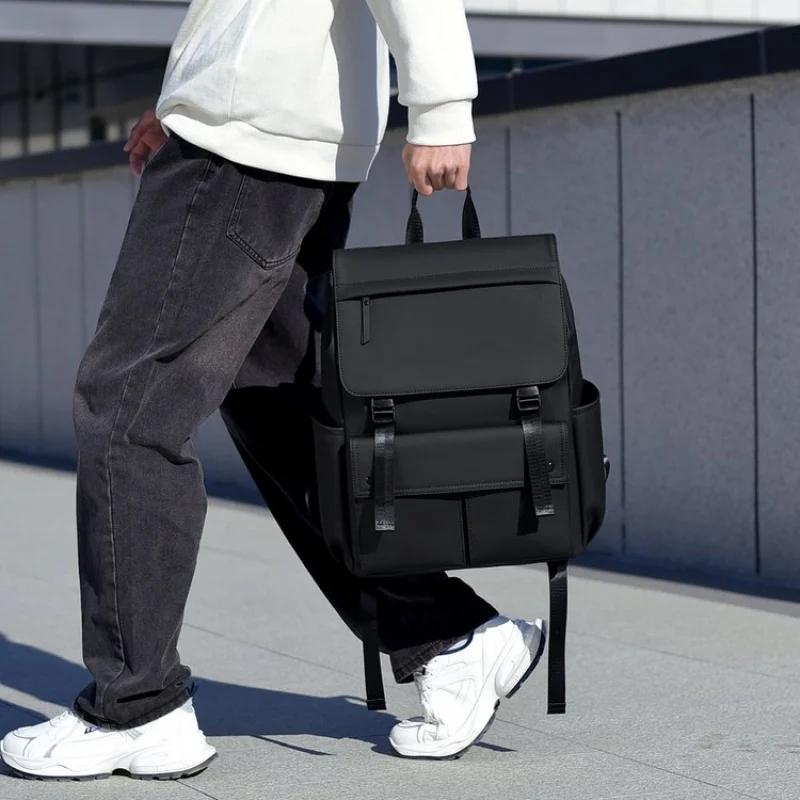 

Luxury Paris Fashion Designer Messenger Bag With Elegant Leather And Minimalist Letter Logo Appeal