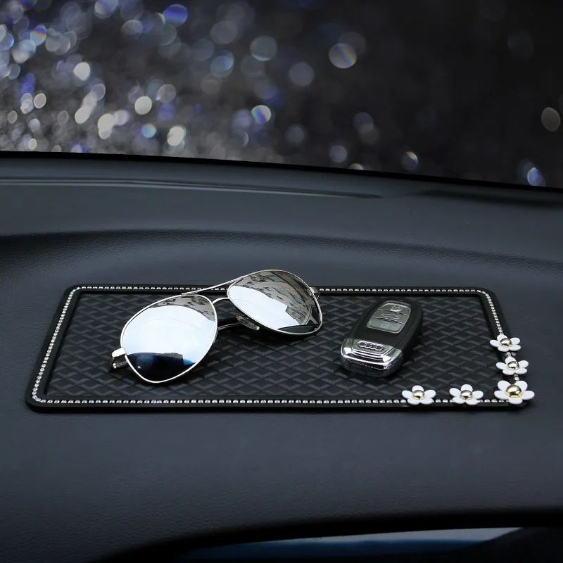 1PC New Daisy Flower Crystal Car Silicone Anti-Slip Mat Non Slip Pad Mobile Phone Sunglasse Holder Sticky Car Interior Decortion