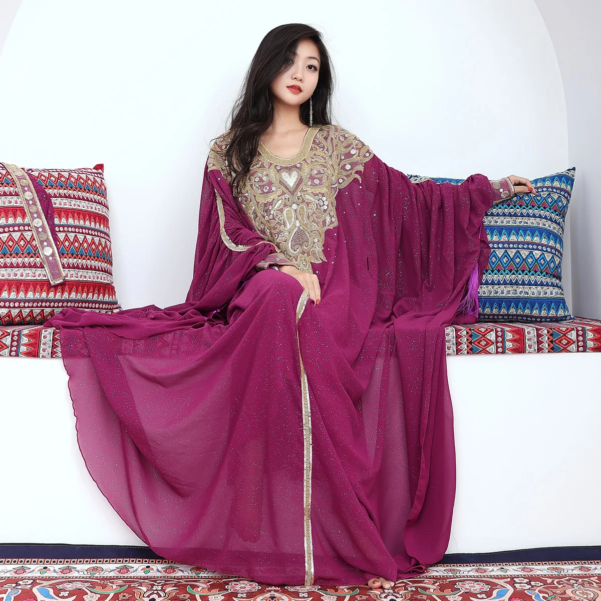 Ägyptisches traditionelles Khaleeji Thobe Kleid Volkstanz Robe Bauchtanz Kaftan Strass Wettbewerb Khaleegy Kostüm mit Gürtel