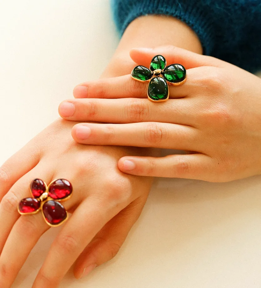 

Elegant and natural mother-of-pearl glass ring