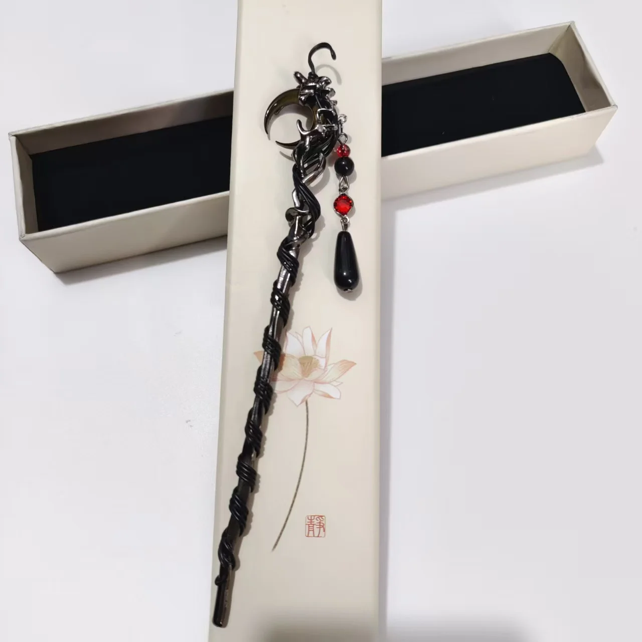 

Premium Dark Moon Scepter cigarette holder/clip, adjustable, suitable as an accessory for tobacco shops, bars, and lounges.