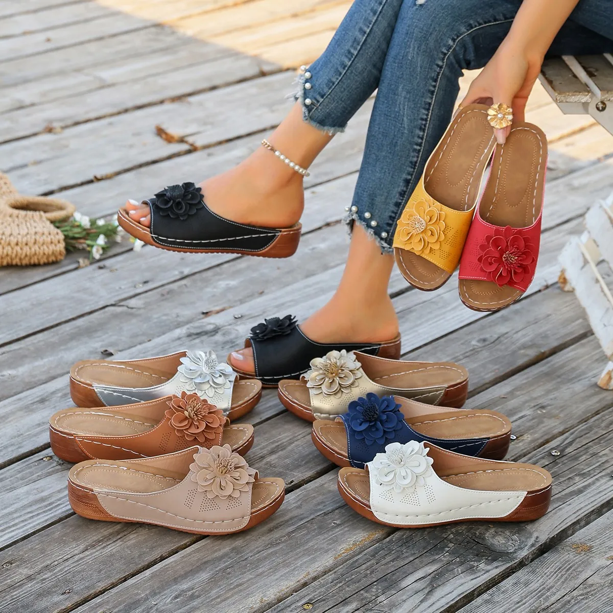 

2025 New Women Slippers Elegant Platform Slippers Fashion Beach Slides Women Casual Wedges Shoes Women Summer Soft Heels Sandals