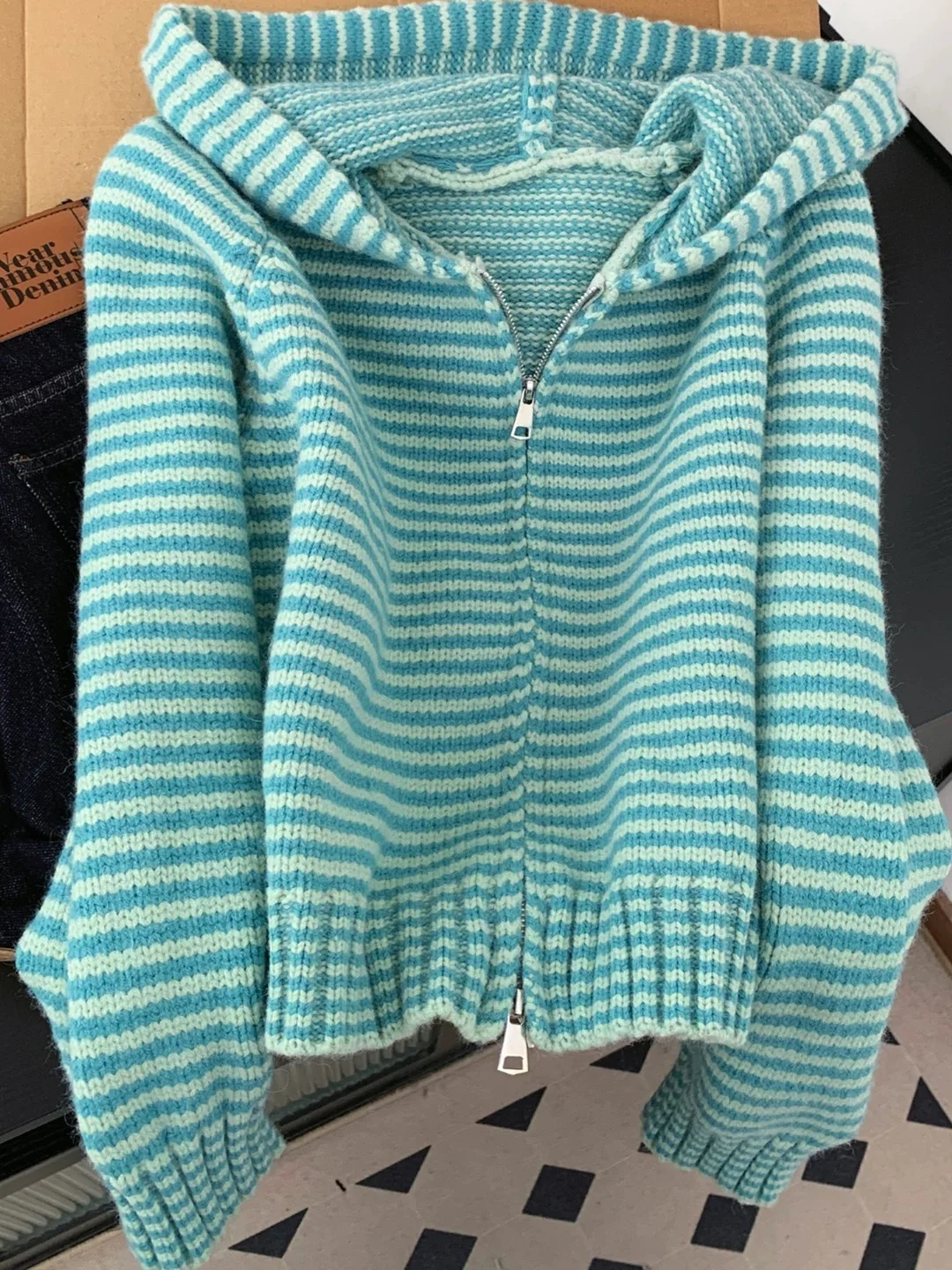 Maglione con cappuccio a righe stile pigro Donna Autunno Inverno Giacca cardigan lavorata a maglia con cerniera casual allentata Top versatile a maniche lunghe