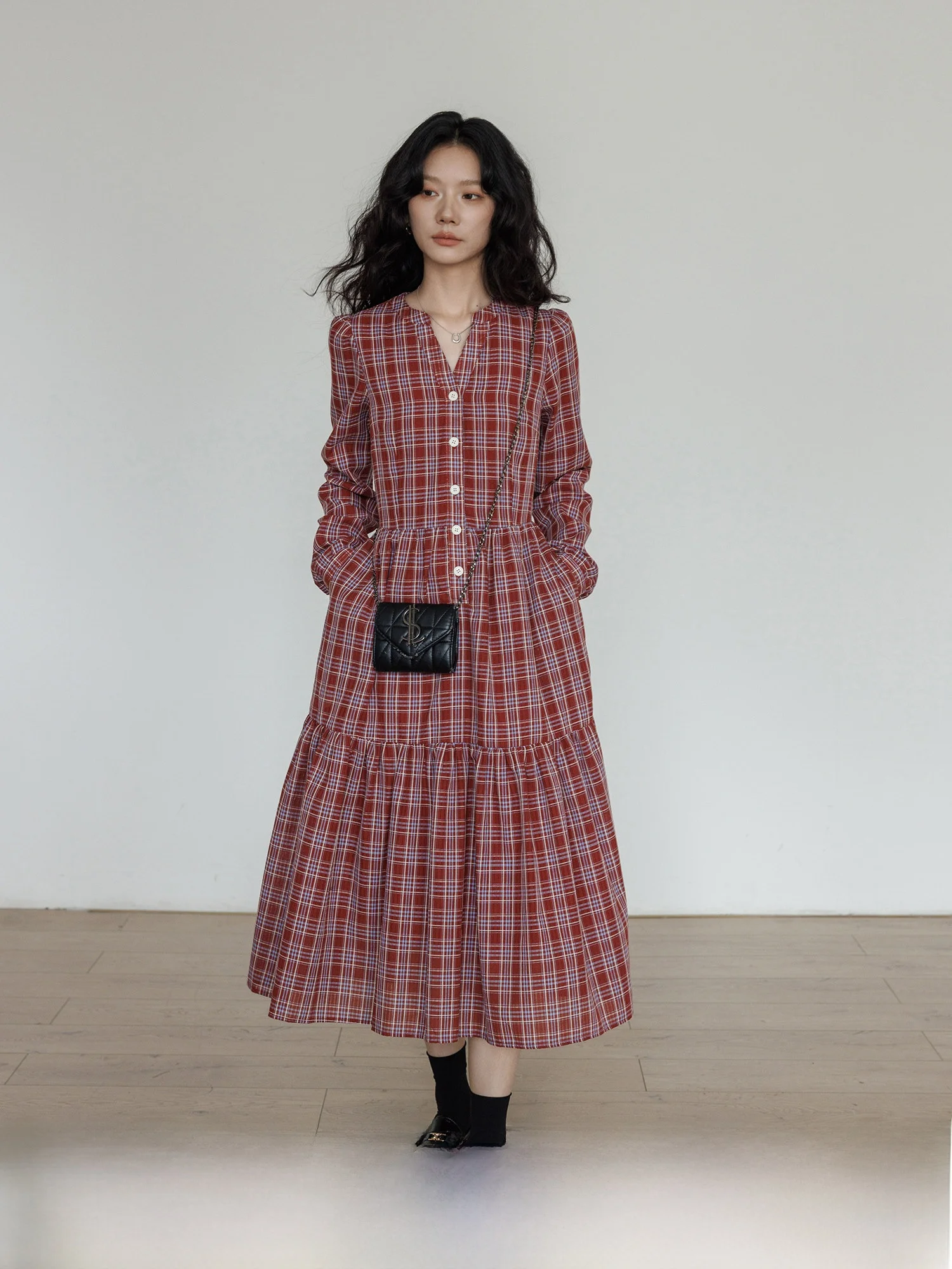 

Vastand 2026 Новое женское платье с V-образным вырезом, длинным рукавом, приталенное, А-силуэт, винтажное, в клетку, повседневное, для работы, из полиэстера и хлопка