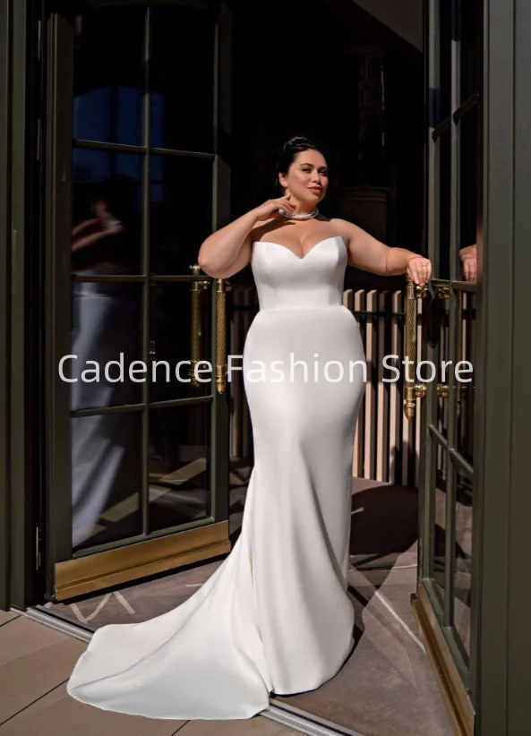 Gaun pernikahan putri duyung tanpa tali ukuran besar kustom gaun pernikahan Satin sederhana ukuran besar dengan garis leher pita yang dapat dilepas