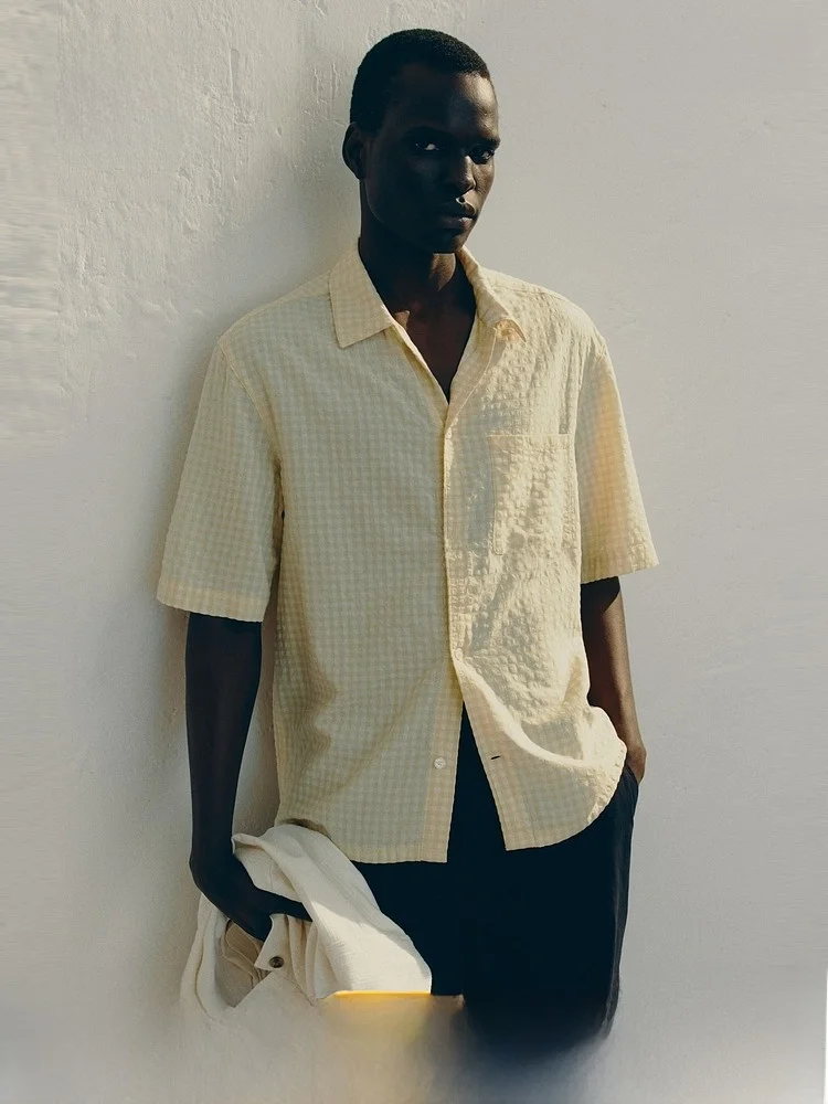 

Мужская рубашка H&M Stand Fit с коротким рукавом, модель 28248, весенняя коллекция, комфортная, из смесового хлопка и вискозы, стандартной длины, с открытым воротником.