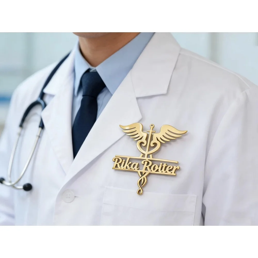 Sipuris Caduceus Personalisierte Namensbrosche aus Edelstahl, personalisierte Namensschild-Brosche für Krankenschwestern und Ärzte, modischer Schmuck, Geschenke – Detail 6