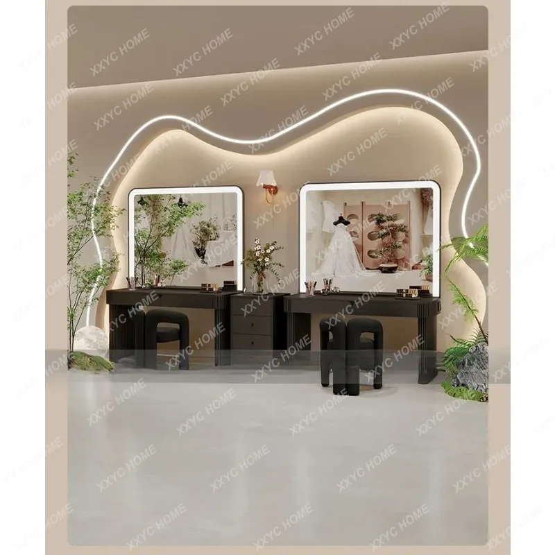 XXProfessional dressing table with lamp in the studio, beauty salon, bridal shop, special dressing table for makeup artists