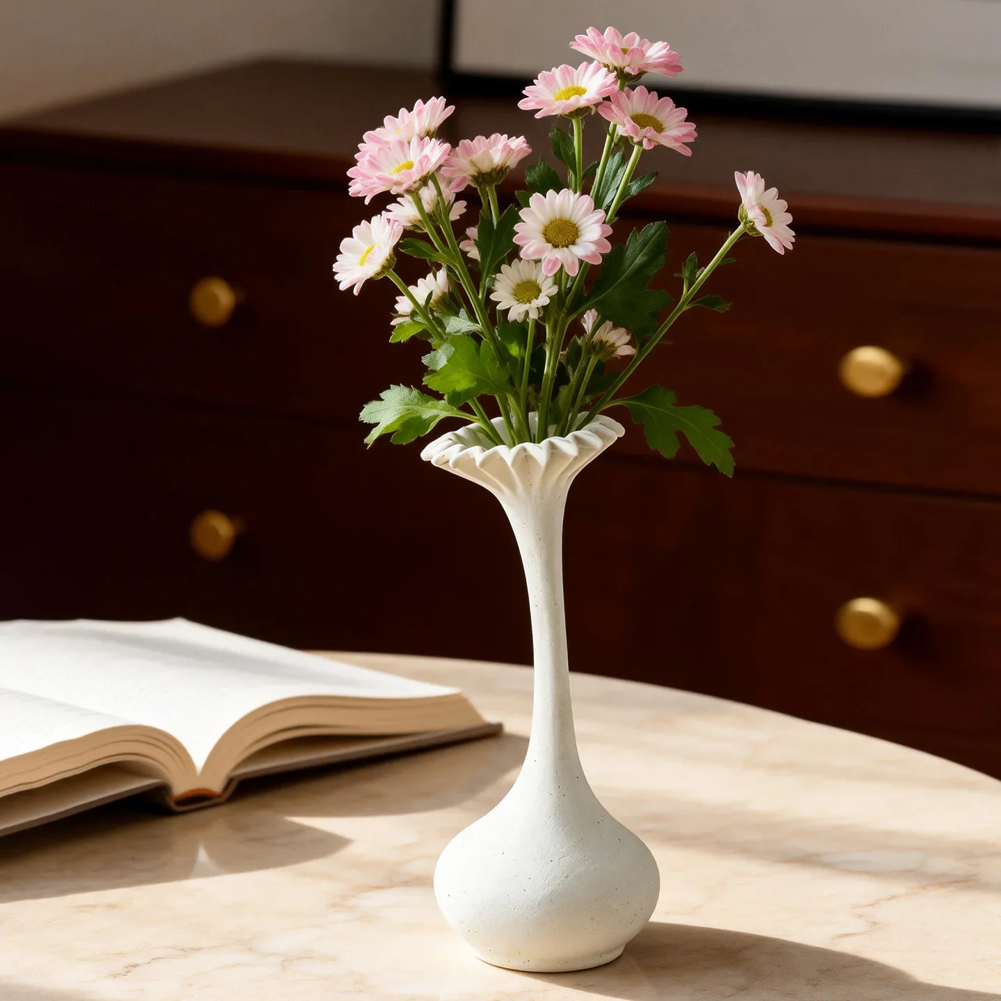 CAPIRON Elegant Ceramic Vase Modern Minimalist Flower Pot Petal Top Decorative Bud Vase for Living Room Office Centerpiece White