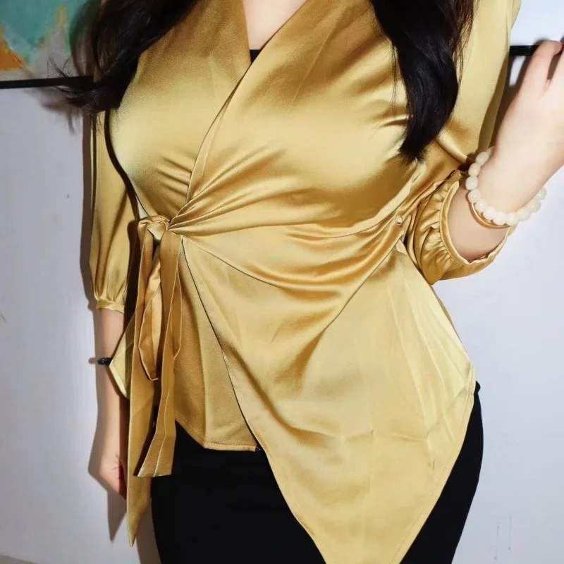 Francese leggero stile maturo inizio autunno raso da donna 2025 pullover estivo con scollo a V fasciatura colore vita top a maniche lunghe ZT139