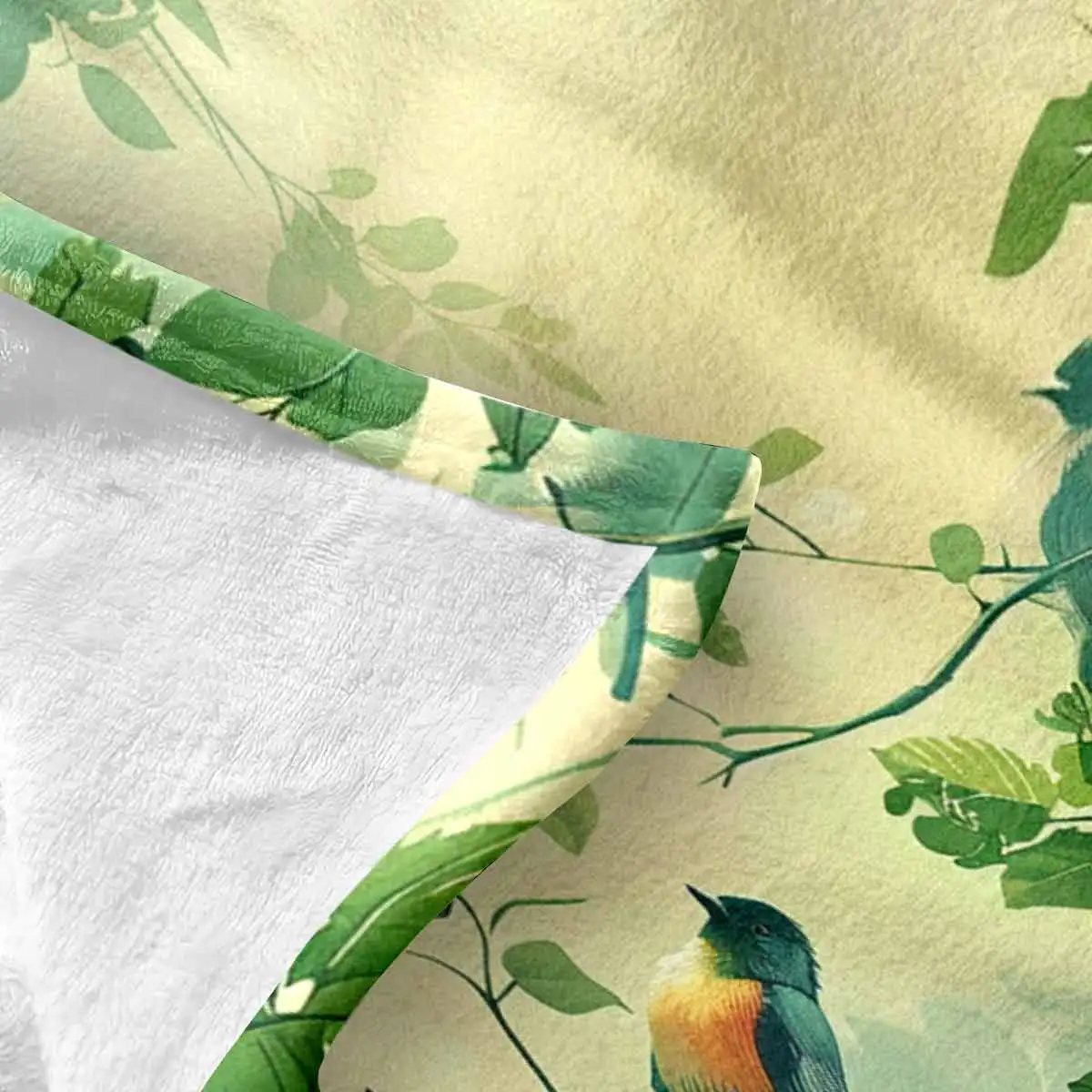 Bird Ultra-Soft Flannel Blanket - Exceptional Warmth and Cozy Comfort for Perfect Home Decor: Sofa, Bedroom