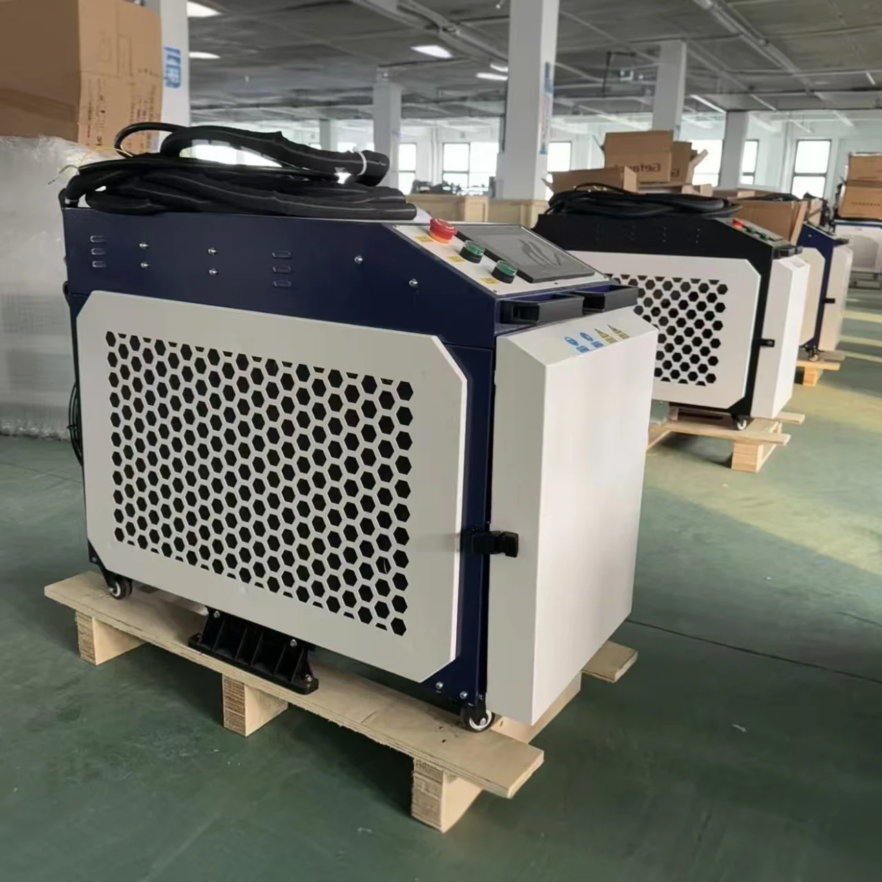 1500w3000w Derusting of Bridge Steel Structure Joints Portable Fiber Rust Removal Cleaning Machine Metal