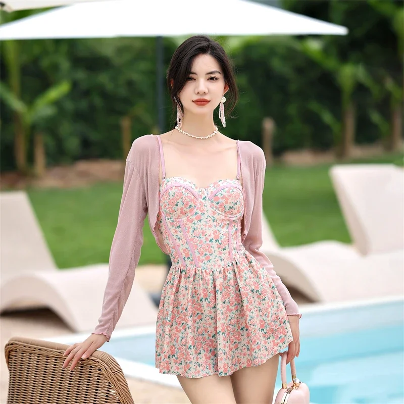 

2026 Женский цельный купальник с накидкой и цветочным принтом, женский купальник с принтом, пляжная одежда, купальный костюм с эффектом пуш-ап, женский купальный костюм