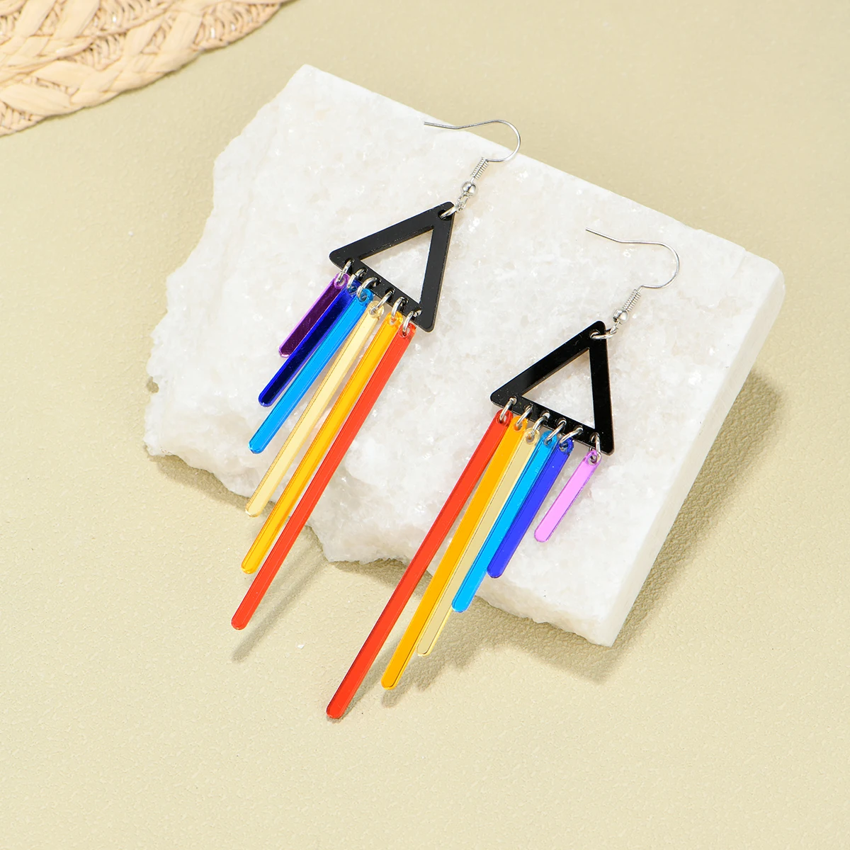 المألوف الأسود مثلث الإطار الملونة قوس قزح شرابة الأقراط شكل هندسي الاصطدام شرابات ملونة ، شخصية العصرية غير تصادم نمط