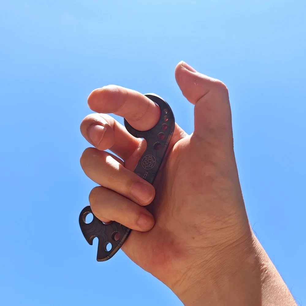 กลางแจ้ง EDC มัลติฟังก์ชั่ไทเทเนียมอัลลอยด์ที่เปิดขวดเครื่องมือยานพาหนะอุปกรณ์ป้องกันตัวเองฉุกเฉิน