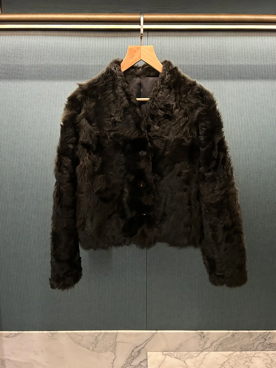 Cappotto da donna in pelle di pecora ondulata foderata in shearling, stile invernale corto