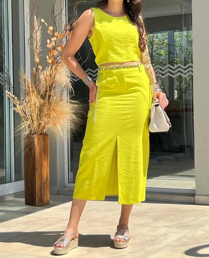 

Round Neck Sleeveless Top Slit Skirt Set