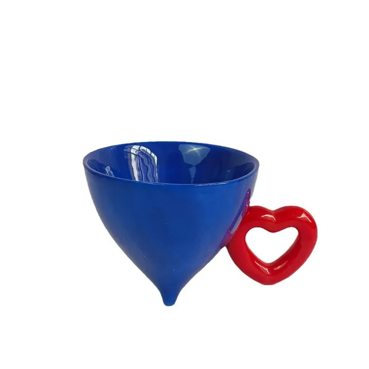 

Ceramic mug Creative cone meal cup Japanese triangular fulcrum coffee water cup Colorful hand-squeezed cup