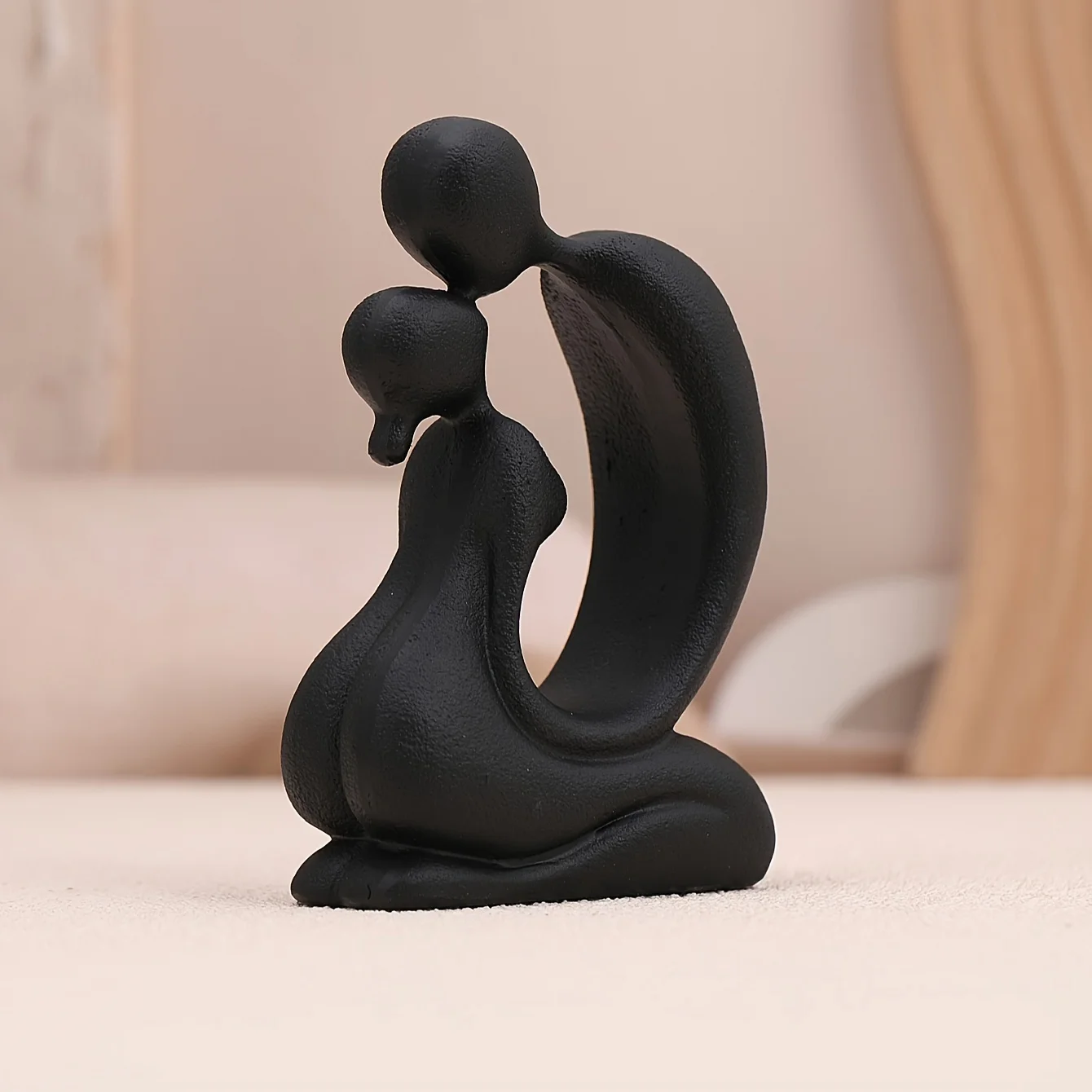 

1pc Modern Abstract Couple Sculpture, Resin Love Art Statue, Minimalist Decorative Figurine for Living Room , Indoor & Outdoor