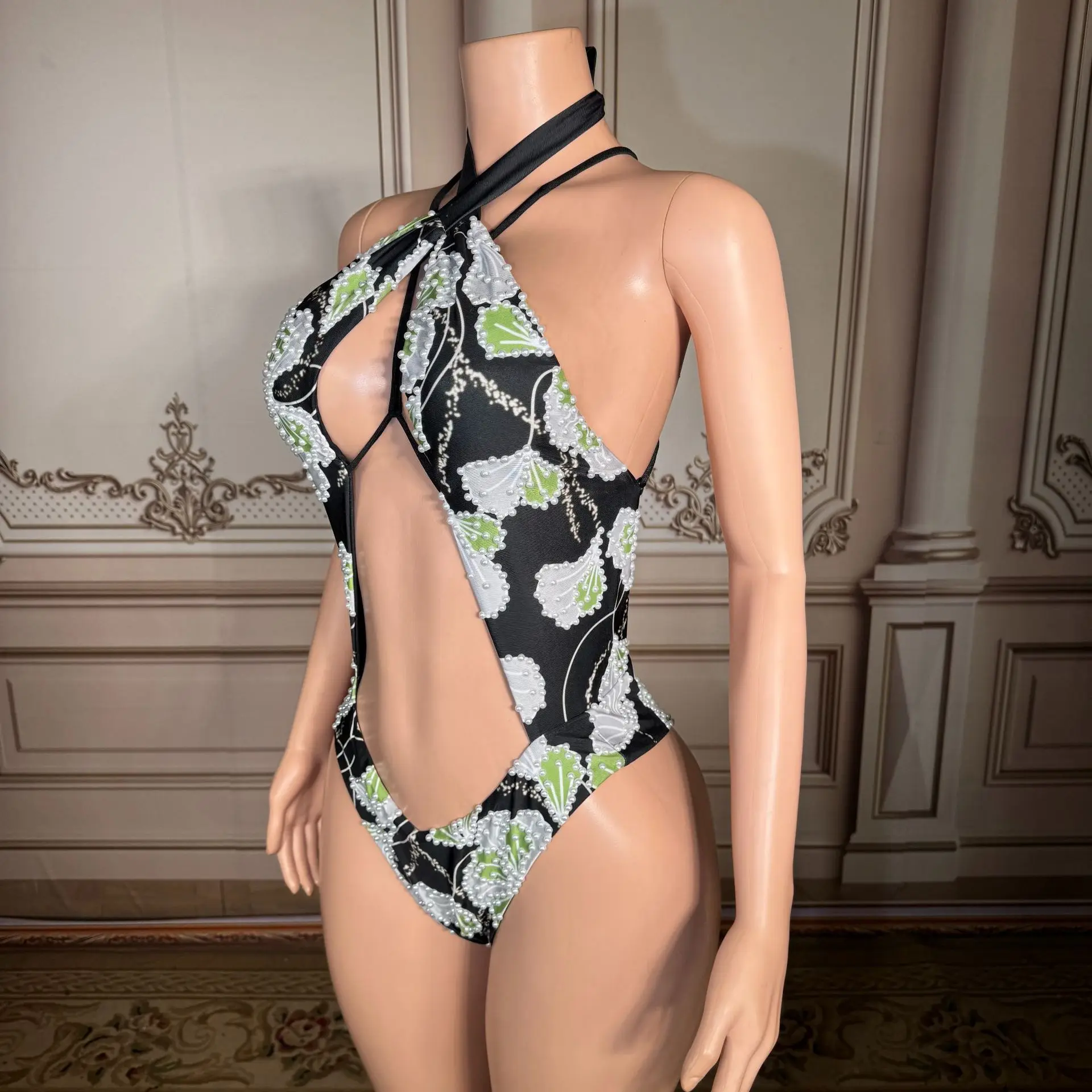 

New Style Bikini Black Open-necked Strapless One-piece Swimming Suit for Hot Spring Resort and Beach Wear