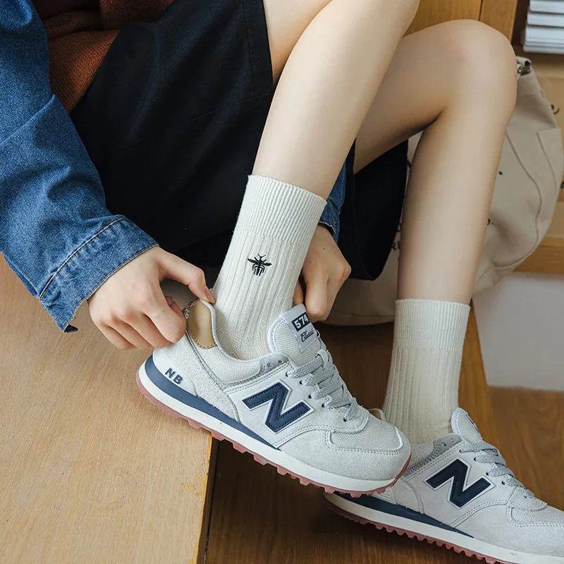 Autumn Winter Ins Embroidery Cute Socks Cotton Bee Middle Tube Kawaii Women Socks Knit Pure Color Socks