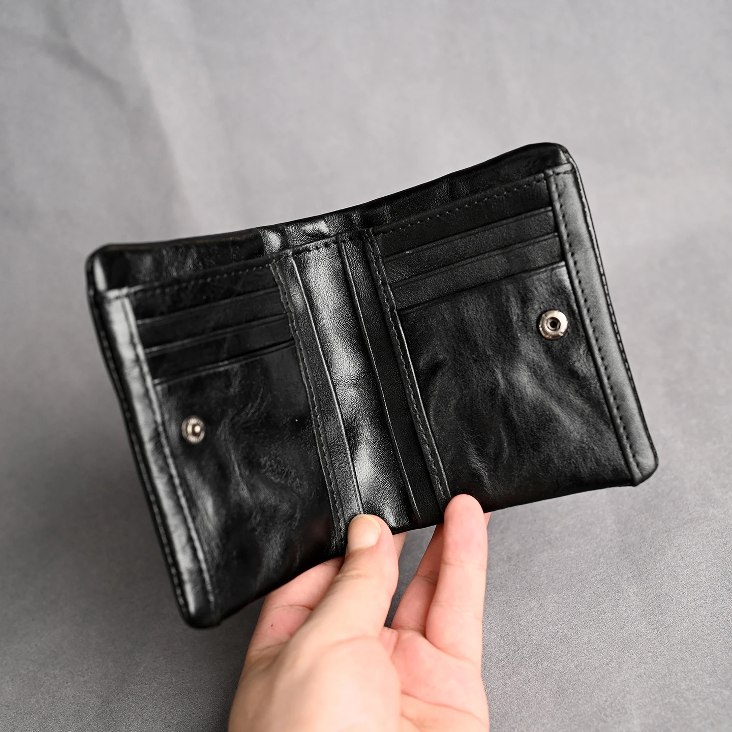 

Genuine Leather Mini Wallet Top-Grain Cowhide Slim Card Holder Vintage Short Coin Purse Minimalist Small Money Bag