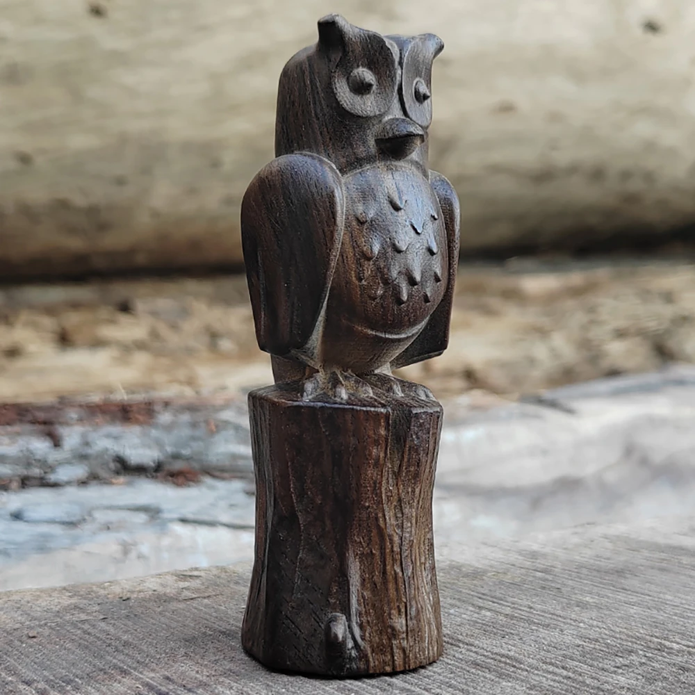 Wooden Owl Statue Ornament, Hand-Carved Wooden Animal-Shaped Decoration, Owl on a Tree Stump Home Decor, Christmas Gift, New Year Birthday Craft, Gift for Elders and Friends