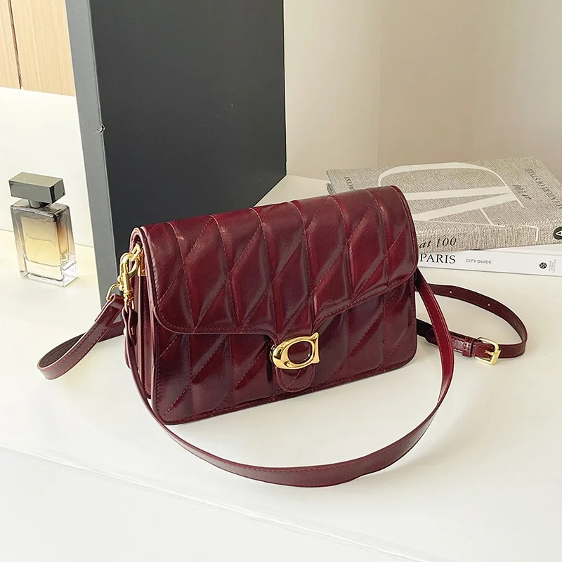 Vintage Quilted Shoulder Bag For Women Retro Oil‑Wax Leather Flap Crossbody Bag Gold Metal Lock Decor Daily Messenger Bag